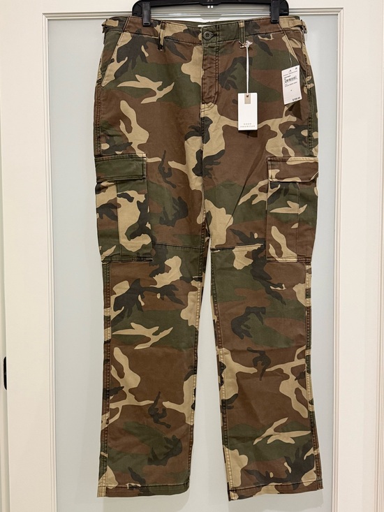Good American Pants - NWT Women's Camouflage Cargo Pants - Green Camo